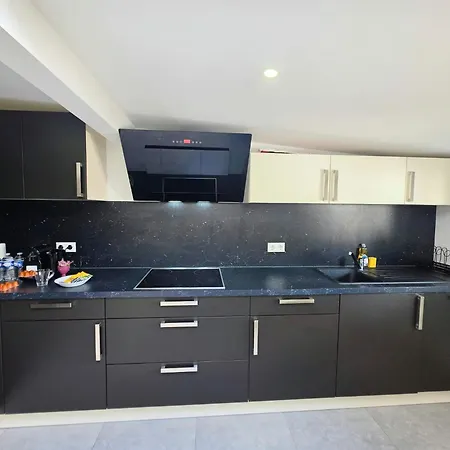 Charming With A Terrace In Appartement