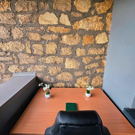 Charming With A Terrace In Appartement *